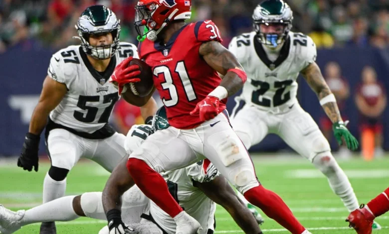 Dameon Pierce, Eagles agree to one-year contract