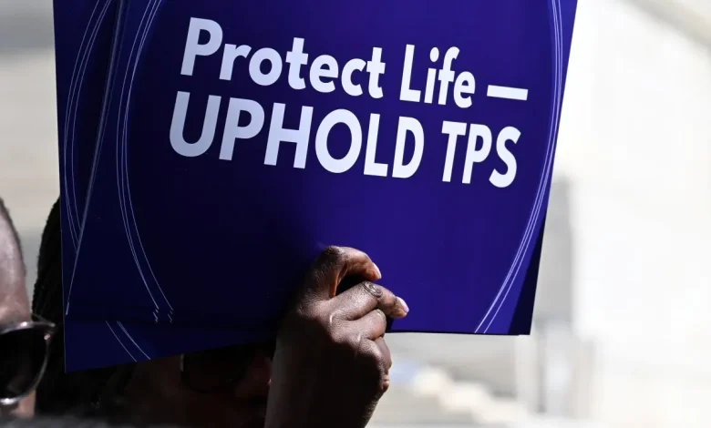 Democrats Want To Give Green Cards to TPS Holders