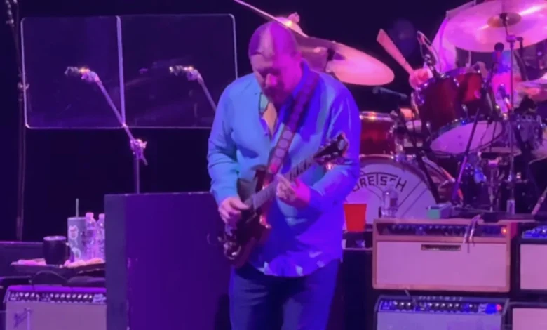 Derek Trucks Plays Jerry Garcia's "Tiger" Guitar in Concert Following $11.5 Million Auction Purchase