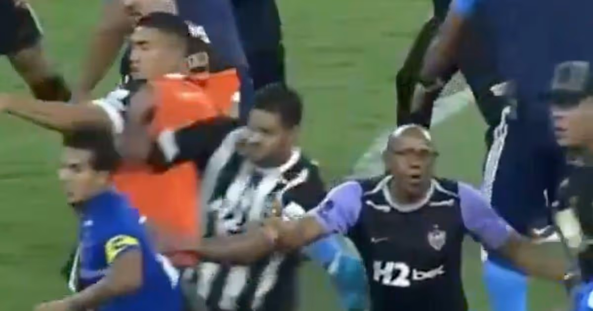Disgraceful fight erupts in final as Hulk takes flying kick before military police step in