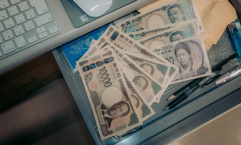 Dollar Soars to Highest Level This Year as Oil Stirs Haven Bid