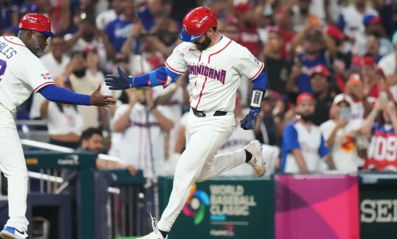 Dominican Republic's Austin Wells hits 3-run homer in 10-0 win