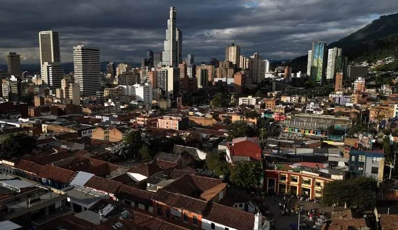 Dos presentadores en Colombia dejan una importante cadena de noticias en medio de acusaciones