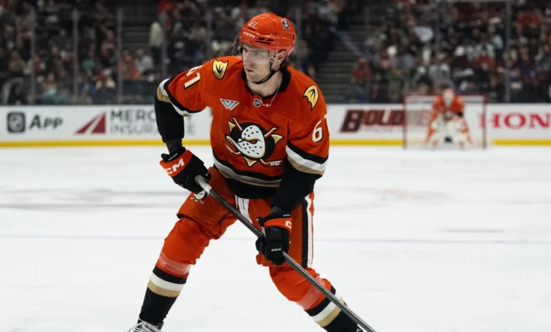 Ducks' Cutter Gauthier exits vs. Maple Leafs with upper-body injury