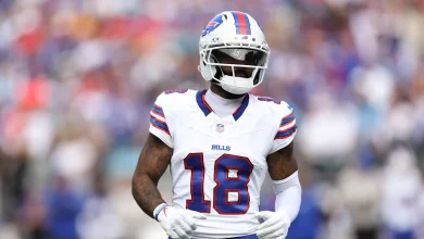 Eagles agree to terms with Elijah Moore on a one-year deal