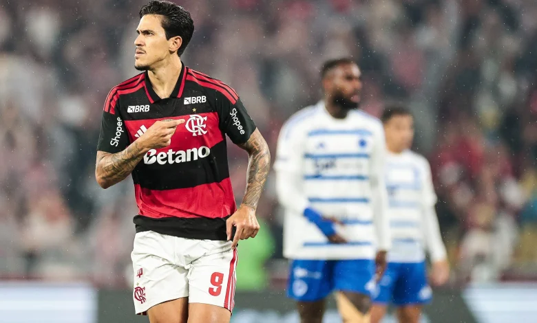 Em noite dos reencontros no Maracanã, Flamengo vence o Cruzeiro com gols de Pedro e Carrascal