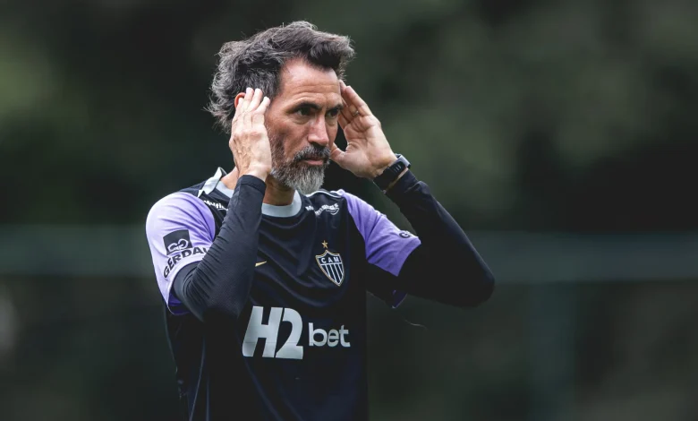 Escalação do Atlético-MG: Eduardo Domínguez tem desfalques no time e sinaliza mais mudanças