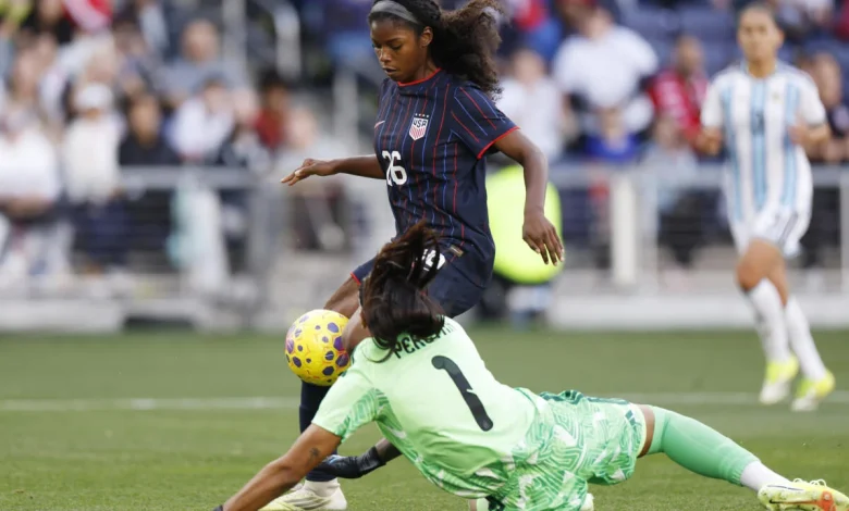 Estados Unidos vence a Argentina y Colombia cae ante Canadá en la SheBelieves Cup