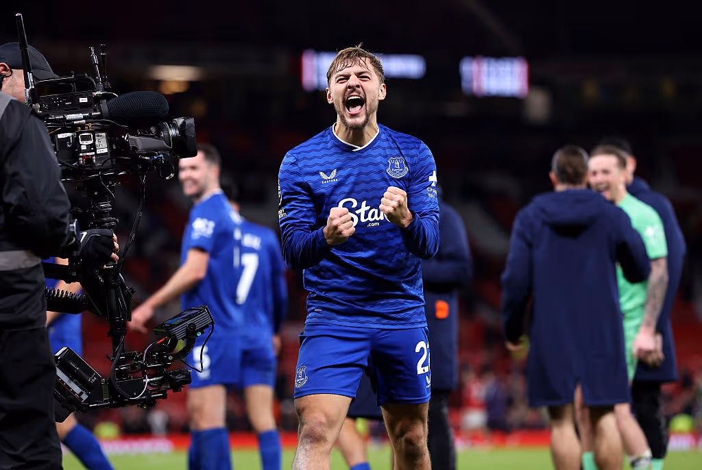 Everton Stand Firm Over Kiernan Dewsbury-Hall Amid Manchester United and Aston Villa Interest