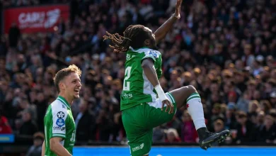 Excelsior op voorsprong in opvallend stille Kuip • AZ vlak voor rust op 2-0 tegen Heracles