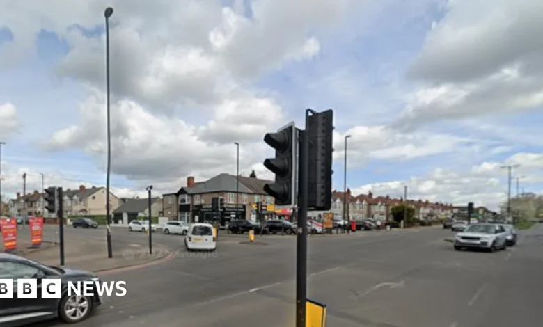 Fight with weapons breaks out after Coventry car crash