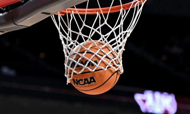 'Fixer' in college basketball point-shaving scandal enters guilty plea