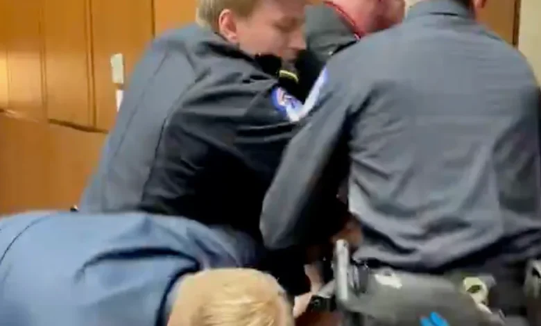 GOP senator joins police in ejecting anti-war protester from Capitol Hill hearing