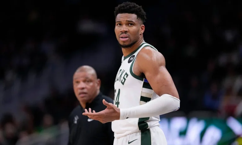 Giannis Antetokounmpo, Bucks at odds over whether to finish out the season: Sources