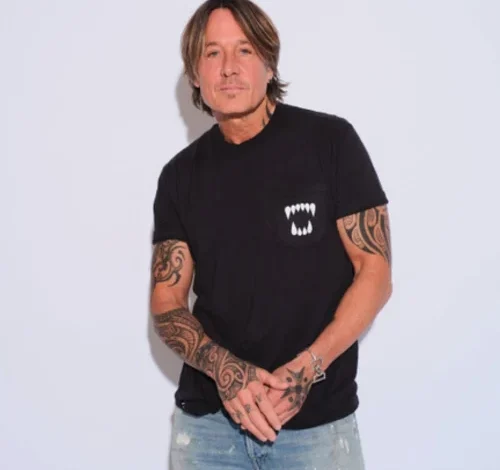 “God bless Lola Young”: Keith Urban defies algorithms to champion British soul