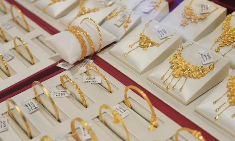 Gold rises 1% as US-Israel strikes on Iran raise regional temperature