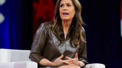 Gov. Sarah Huckabee Sanders says Arkansas restaurant told her to leave