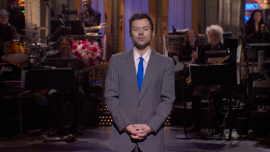 Harry Styles Kisses Ben Marshall During 'SNL' Monologue