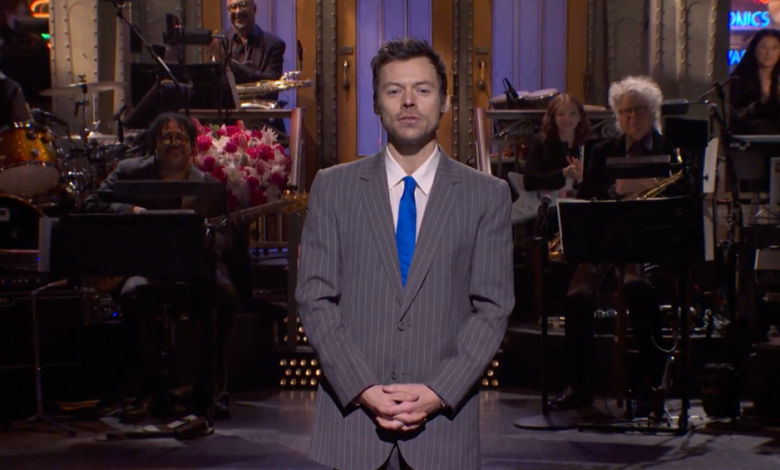 Harry Styles Kisses Ben Marshall During 'SNL' Monologue