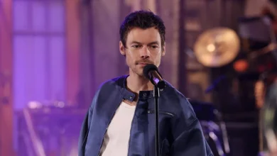 Harry Styles returned to charm at 'SNL,' and he's not 'queerbaiting'