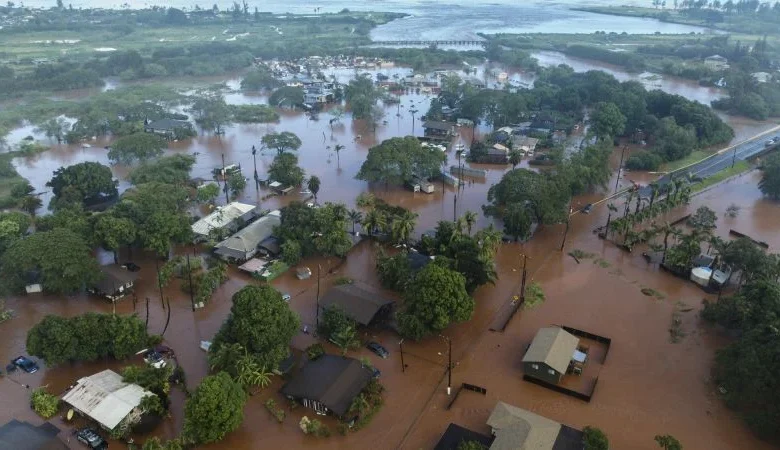 Hawaii dam at risk of ‘imminent’ failure as catastrophic flash flooding hits Oahu