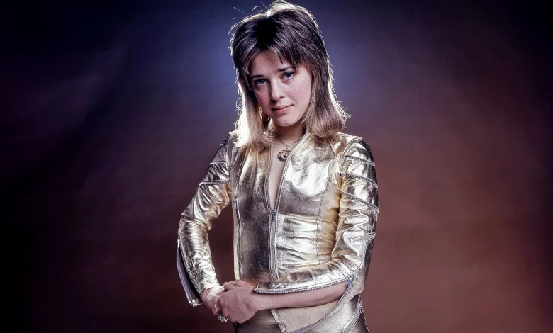 “His first words were, ‘Ouch!’ and then ‘Good shot!’” Suzi Quatro on the time she almost sent Alice Cooper to the hospital on the Welcome to My Nightmare tour