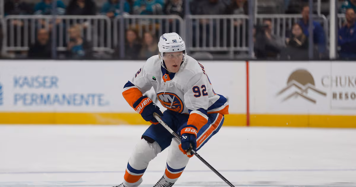 Holmstrom profite d’une bourde de Hutson