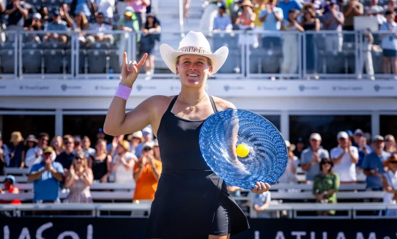 Hook 'em! Texas favorite Stearns delivers in Austin, wins second WTA title