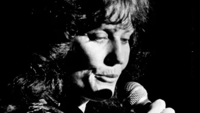 How Loretta Lynn Helped Waylon Jennings Land This Southern Gothic No. 1 Hit That “Hid Under a Rock” for a Year