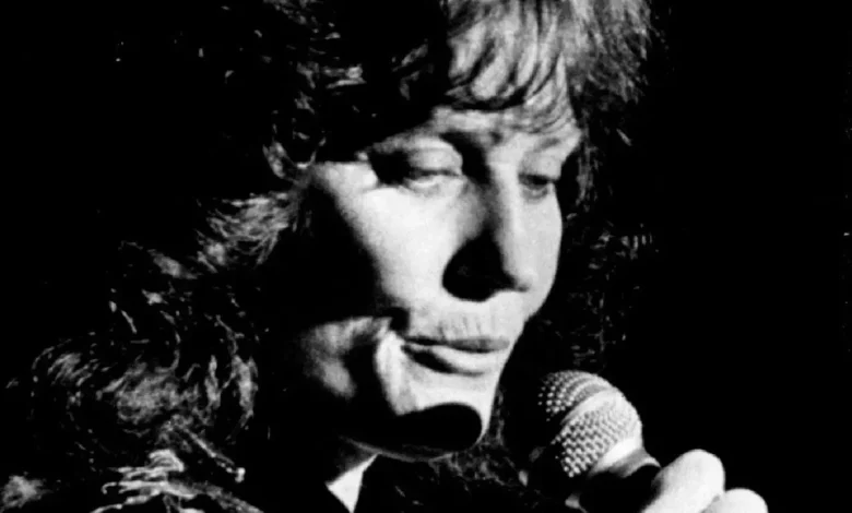 How Loretta Lynn Helped Waylon Jennings Land This Southern Gothic No. 1 Hit That “Hid Under a Rock” for a Year