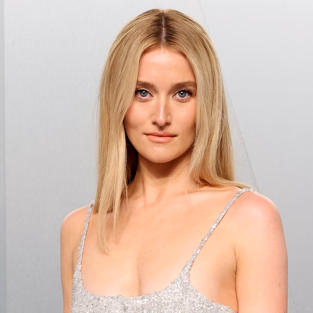 How Sarah Pidgeon Channeled Carolyn Bessette-Kennedy With Vanity Fair Oscar Party Look