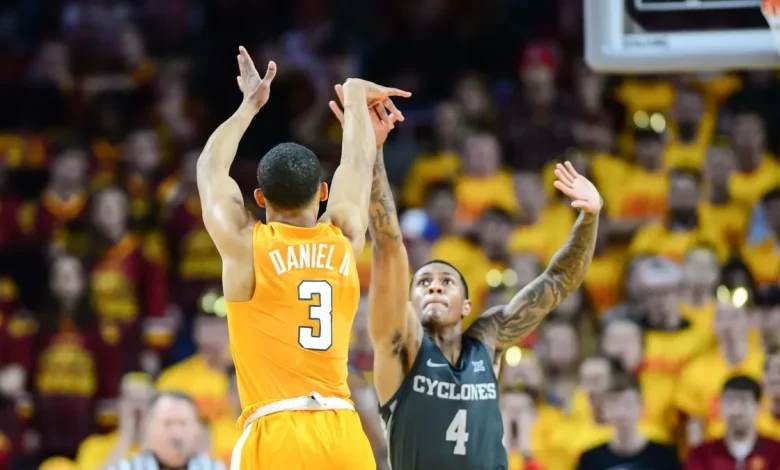 How to buy Tennessee vs. Michigan Elite 8 NCAA Tournament tickets now