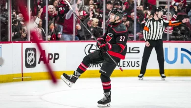 Hurricanes score 5 straight goals, overcome Devils