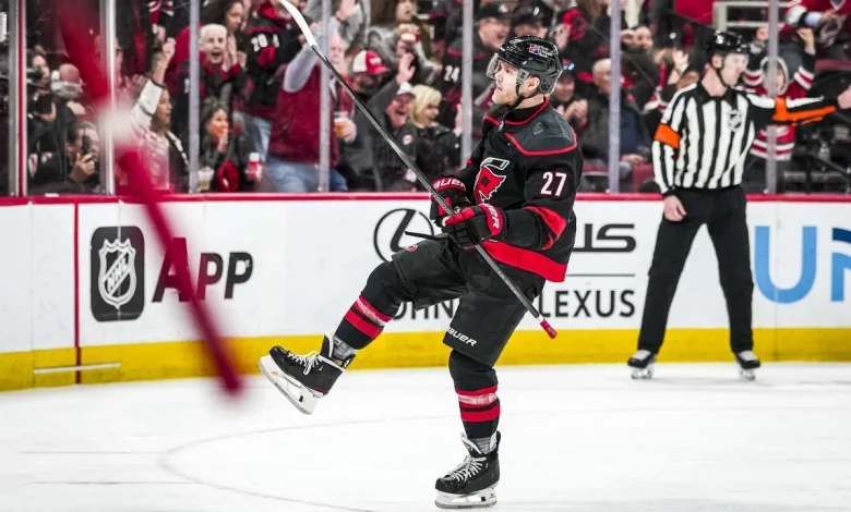 Hurricanes score 5 straight goals, overcome Devils
