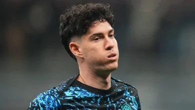 I fischi a Bastoni e la psicologia dell’odio, l’esperto: “Non è tifo. Siamo ai limiti del bullismo”