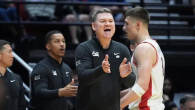 In San Diego, a contrast between NCAA Tournament pressure and cool local vibe