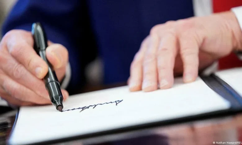 In a first, Trump signature to appear on all US dollar bills