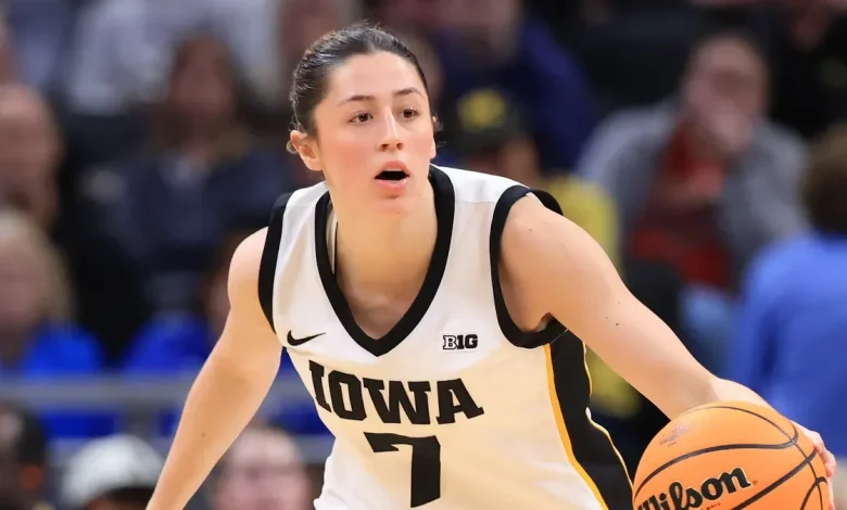 Iowa women's basketball frosh Addie Deal entering transfer portal