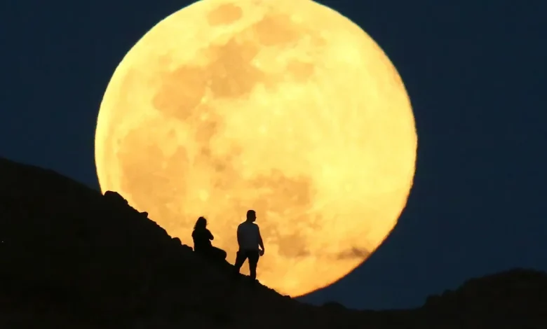 Is it a full moon tonight? Spring's first moon will be the pink moon