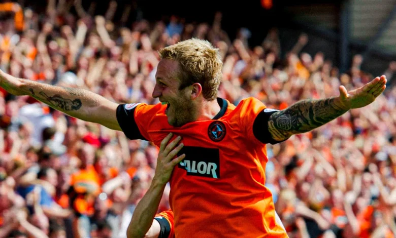JOHNNY RUSSELL MAKES STUNNING RETURN TO TANNADICE