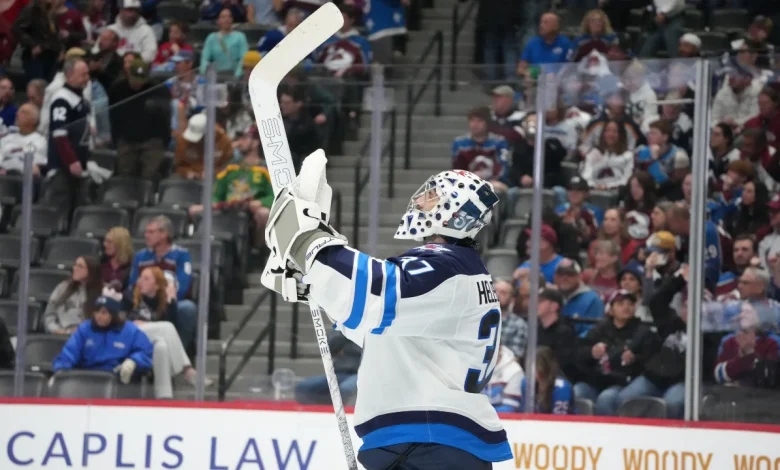 Jets help playoff hopes with win over Avalanche