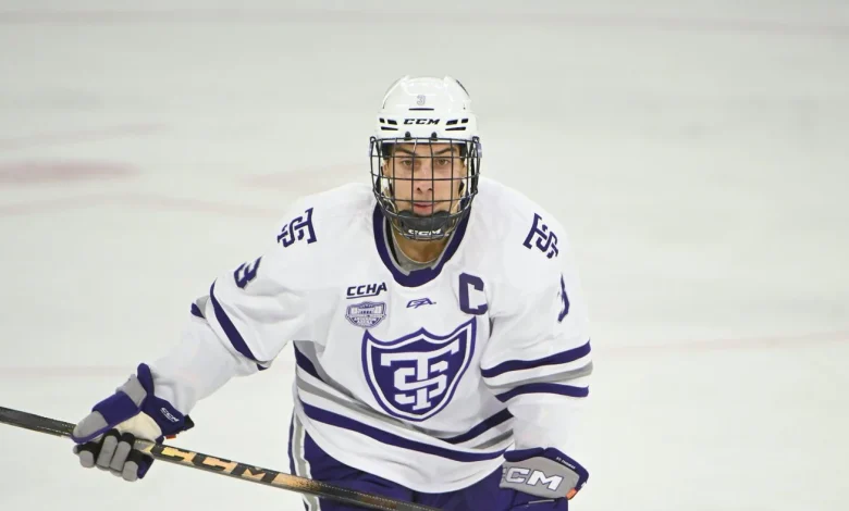 Jets sign forward Wahlin to one-year, two-way contract