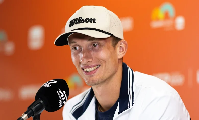 Jiri Lehecka’s GF Lucka Neumannova Stuns in White Miami Open Final Outfit vs Sinner