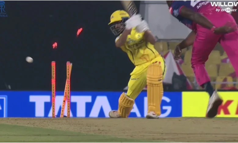 Jofra Archer strikes gold, sends Ruturaj Gaikwad packing for 6