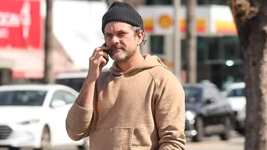 Joshua Jackson Runs Solo Errands During Los Angeles Outing