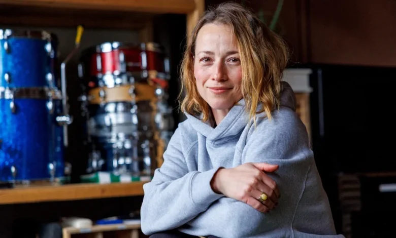 Karine Vanasse en vedette dans l’adaptation du roman Death on the Island