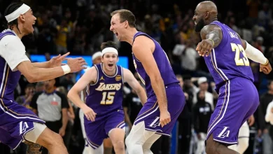 Kennard hits last-second 3 as Lakers win on LeBron's record day