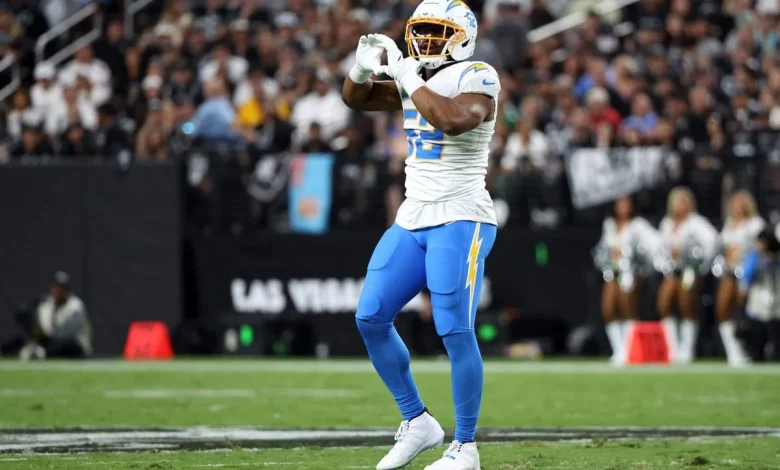 Khalil Mack returning to Chargers, looking for elusive playoff win