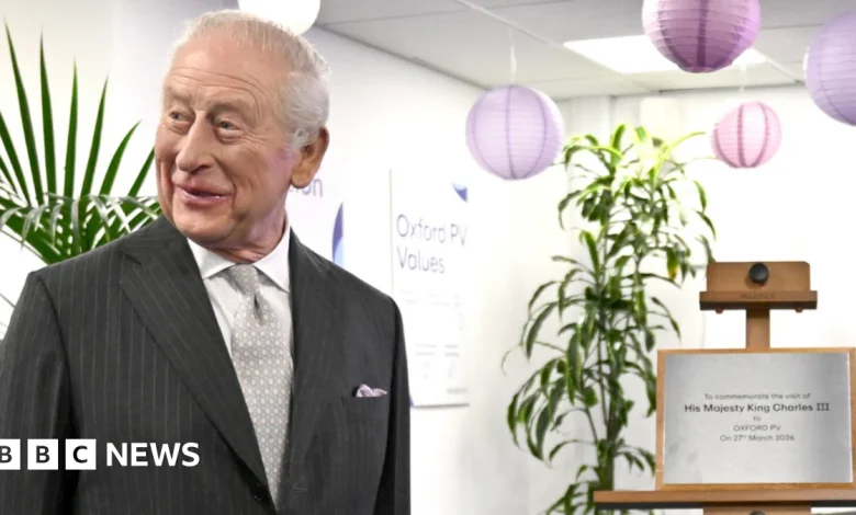 King jokes plaque will go in the 'downstairs loo'