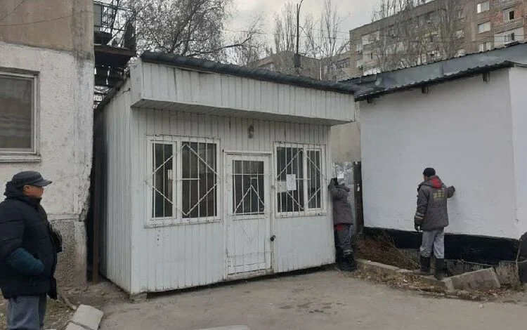 Kiosks and canopies banned in multi-story building courtyards in Bishkek